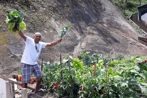 Comunidade de Jaburu inaugura praça construída em mutirão