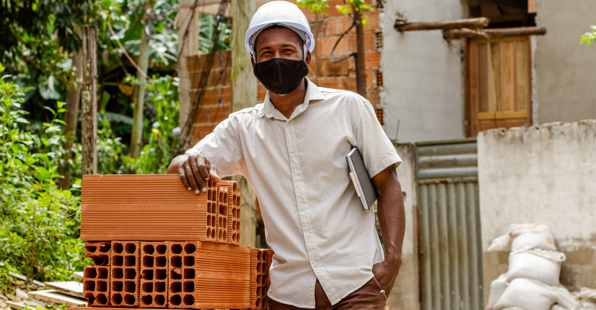 O engenheiro que utiliza sonhos e alegria como materiais de suas obras Foto: Thais Gobbo