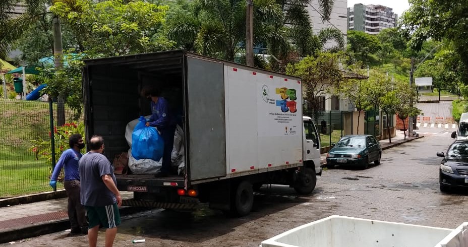 Associações recolhem os resíduos da Coleta Seletiva em Vitória